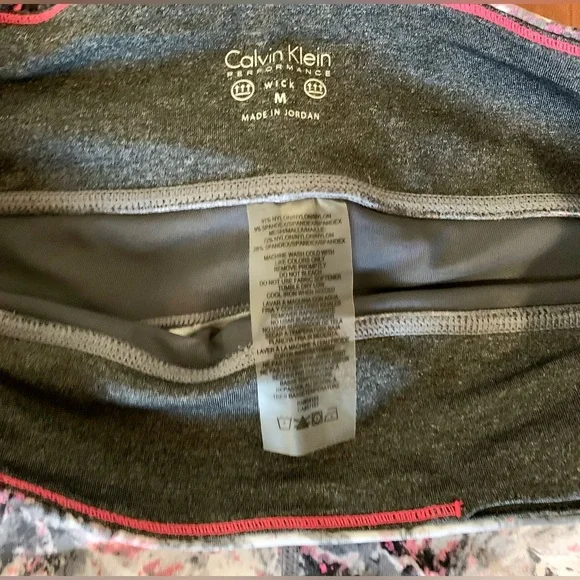 LN CALVIN KLEIN PERFORMANCE CAPRIS. SUPER HIGH WAISTED. FIGURE FLATTERING. - Picture 4 of 7